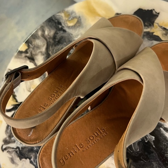 Gentle Souls by Kenneth Cole Paulina Platform Sandal - Picture 6 of 9